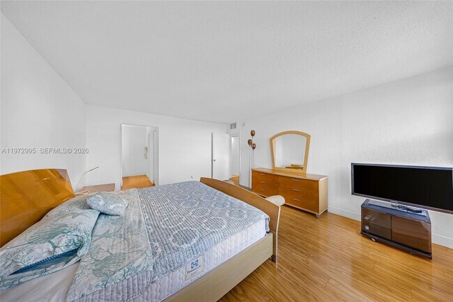 Building Photo - 1825 S Ocean Dr