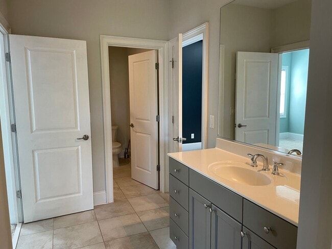 Building Photo - Fabulous Three Bedroom Home in Antiquity