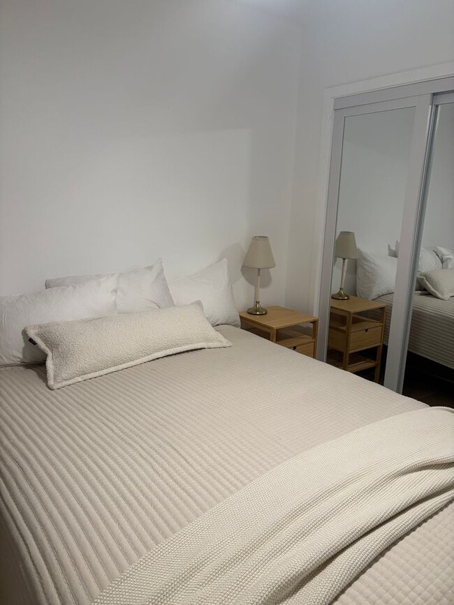 Building Photo - Charming Furnished 1 bedroom/1 bathroom near Laguna Lake.