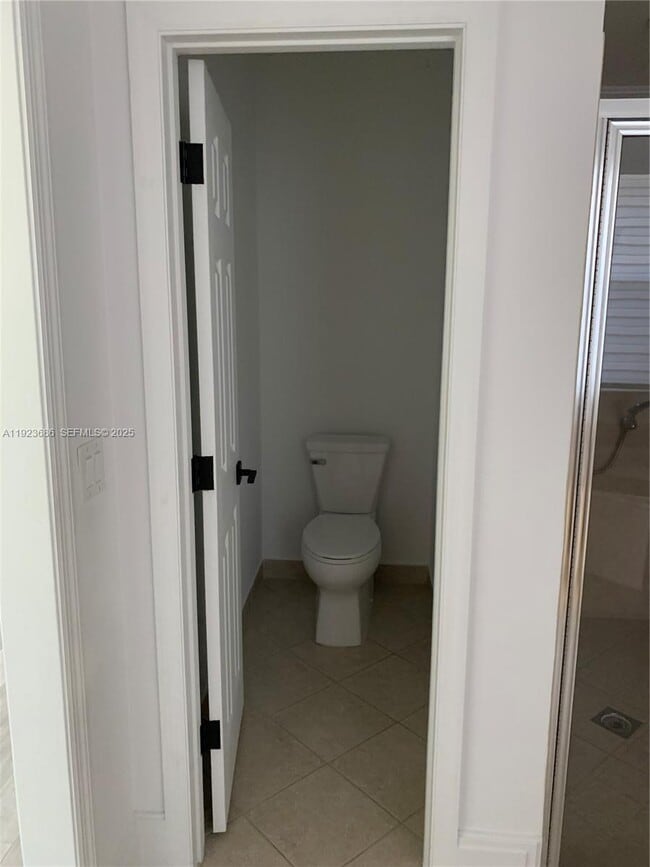 Building Photo - 6013 NW 56th Dr