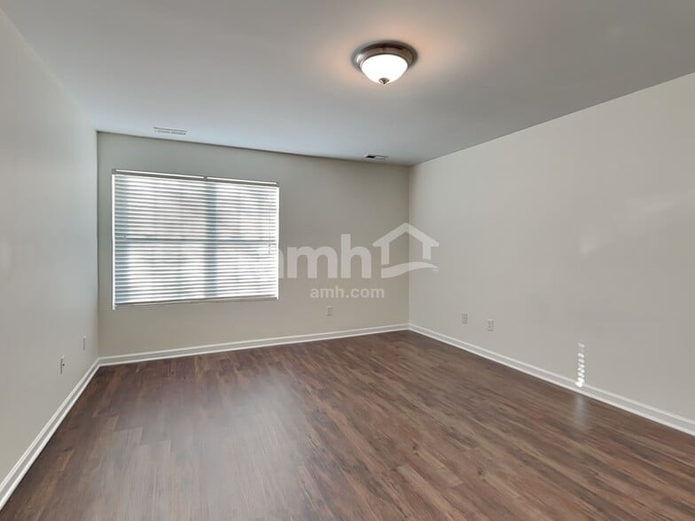 Building Photo - 3904 Edgewood Terrace Rd