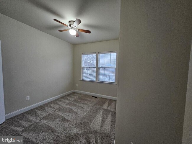 Building Photo - 6041 Maple Hill Rd