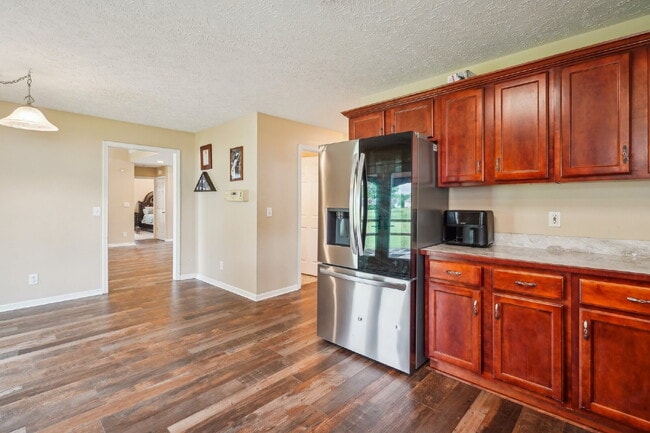 Building Photo - 754 McClain Dr