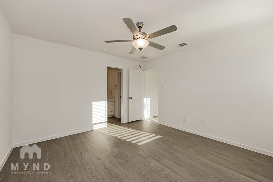 Building Photo - 2700 River Knl Ln