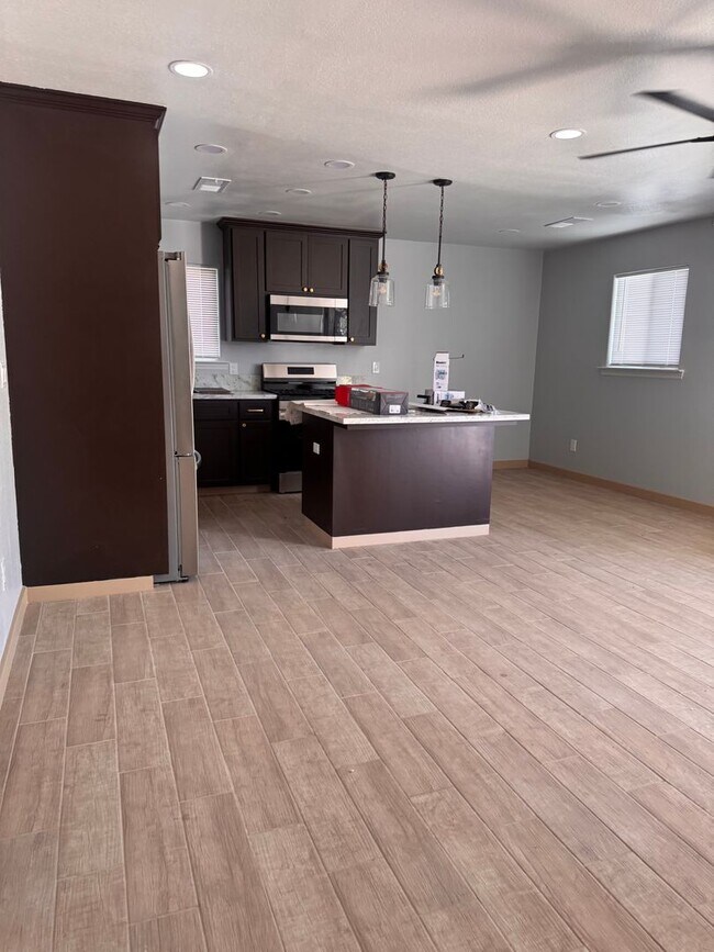 Building Photo - Newly Remodeled 2 Bedroom, 2 Bath Back House