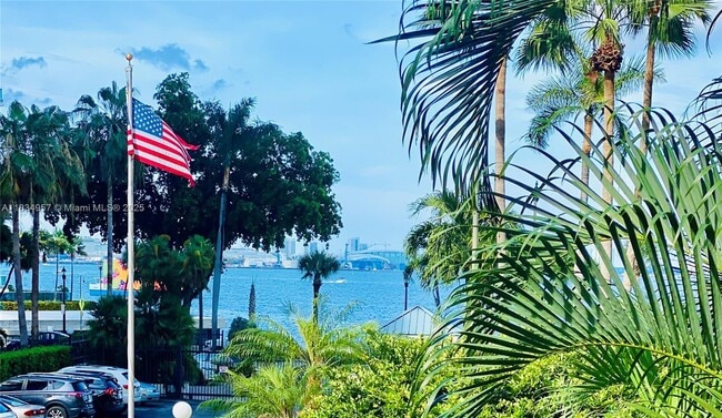 Building Photo - 1408 Brickell Bay Dr