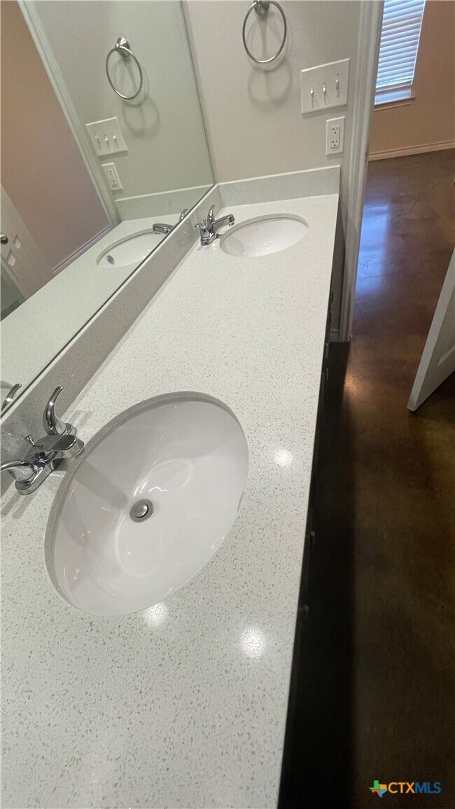 Building Photo - 202 Lowes Blvd