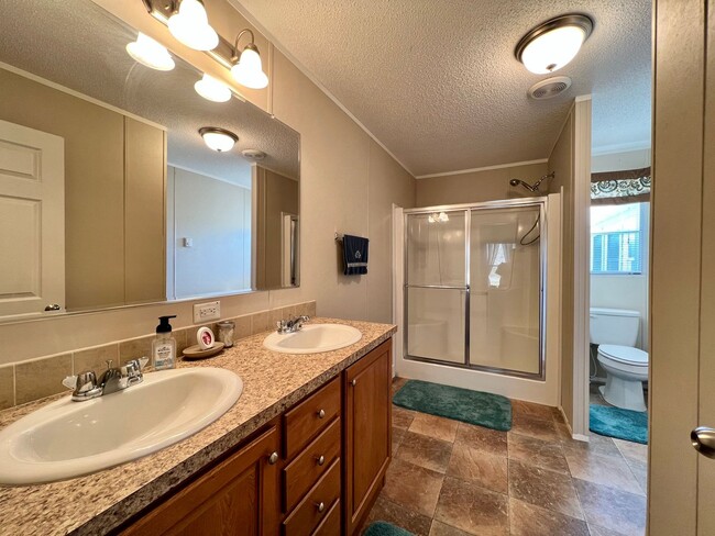 Building Photo - Fully Furnished and Utilities Included!