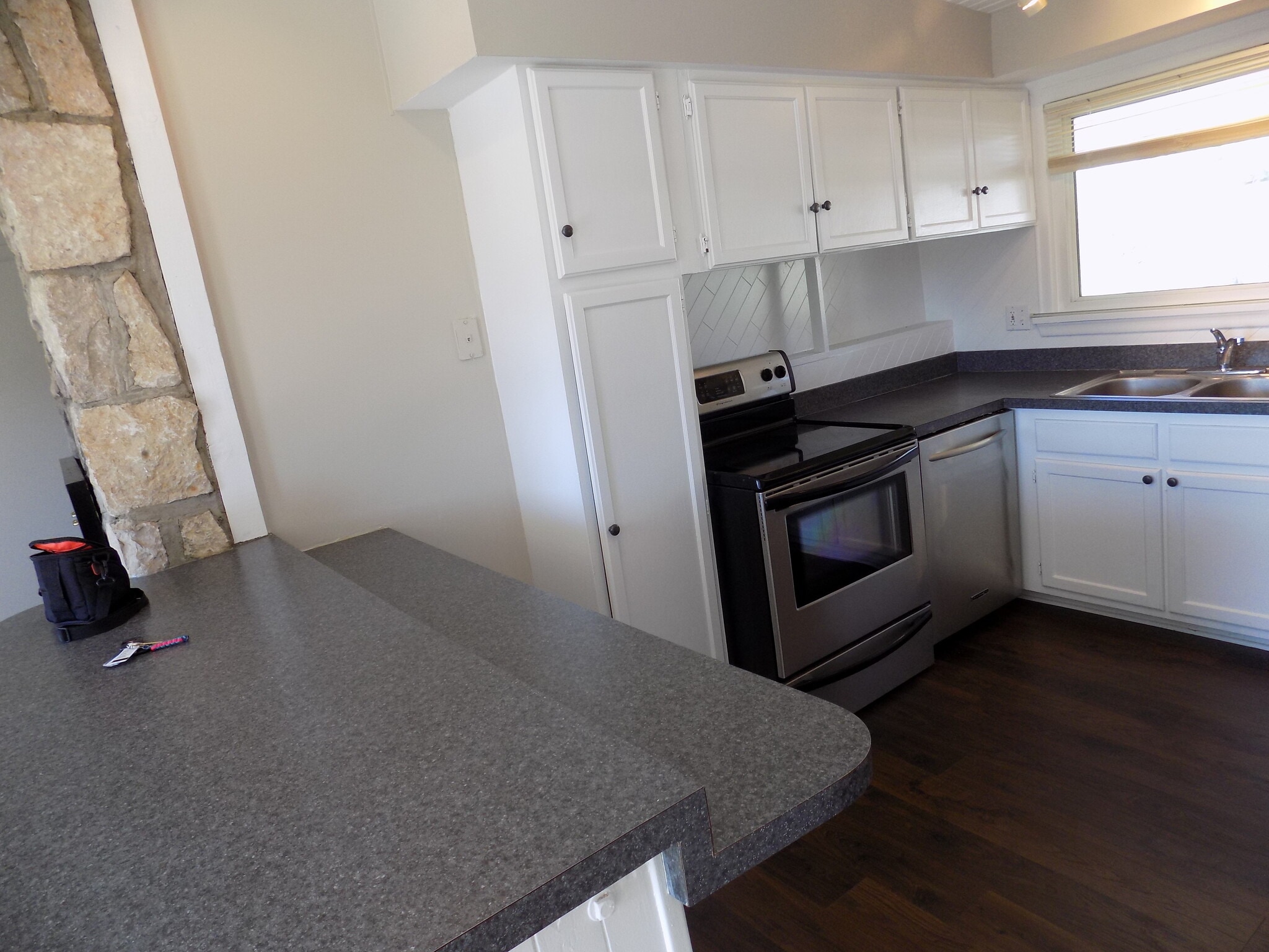 Building Photo - 2505 Maplewood Dr