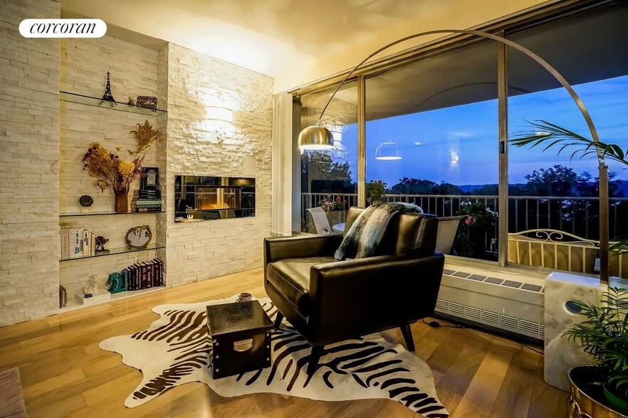 Primary Photo - 4455-4465 Douglas Ave