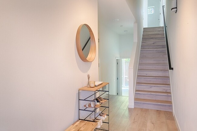 Building Photo - Impeccable Designer Townhome