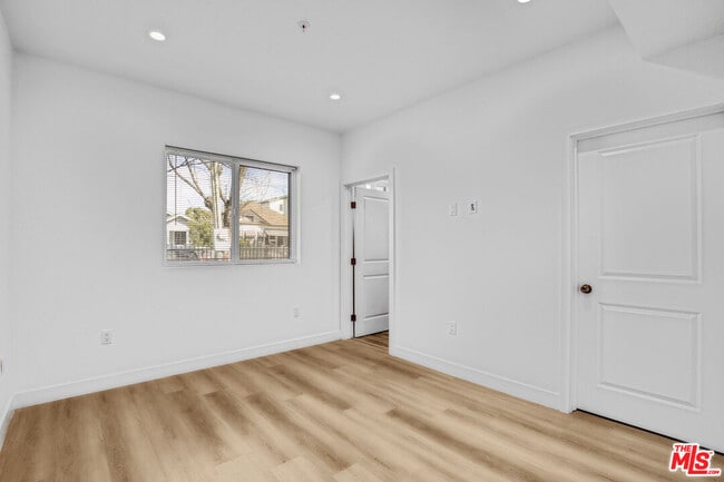 Building Photo - 618 E 28th St