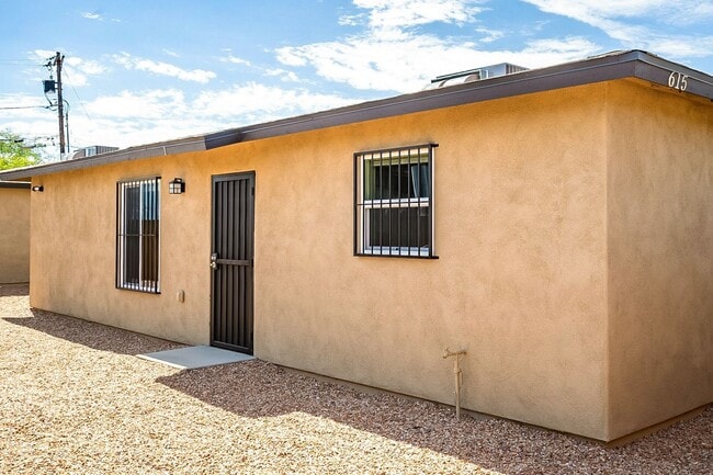 Building Photo - 615 S Santa Rita Ave
