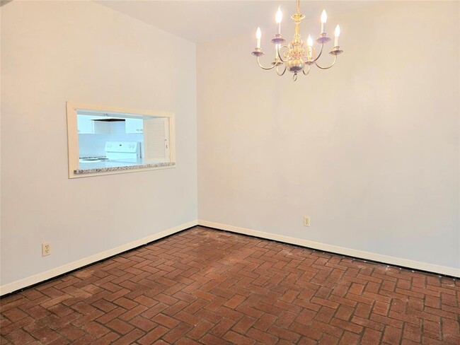 Building Photo - 1500 Elton Ln