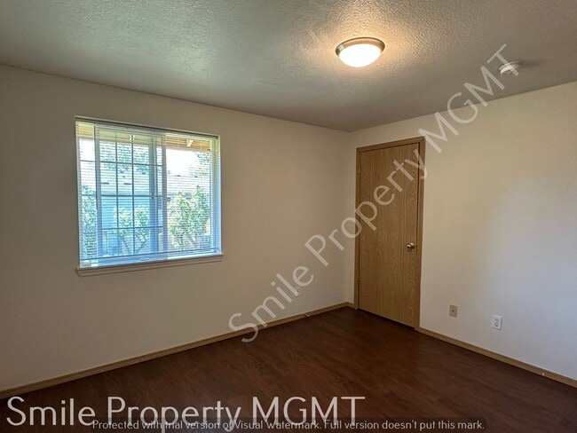 Building Photo - 8826 SE Lafayette St