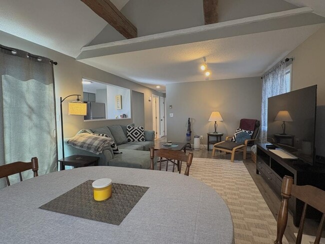 Building Photo - 25 Lawrence St