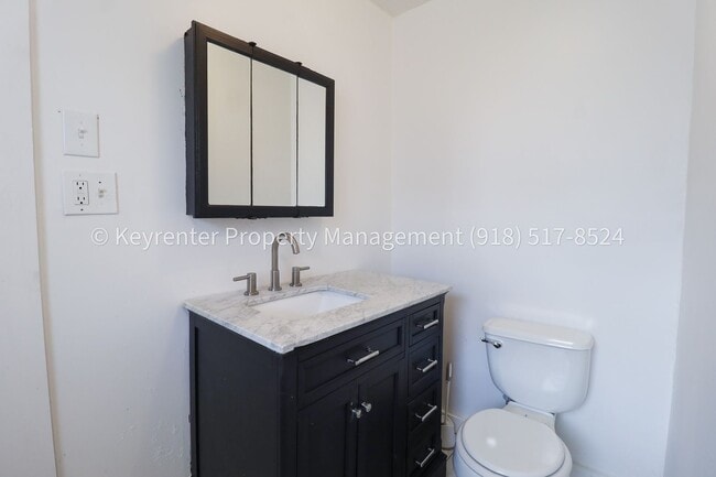 Building Photo - 732 N Victor Ave