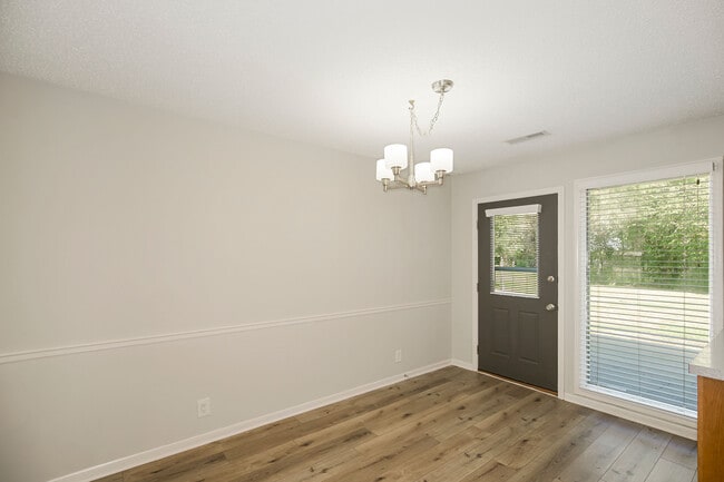 Building Photo - 12 Wallingford Dr