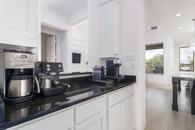 Building Photo - 2302 Royal Dove Ln