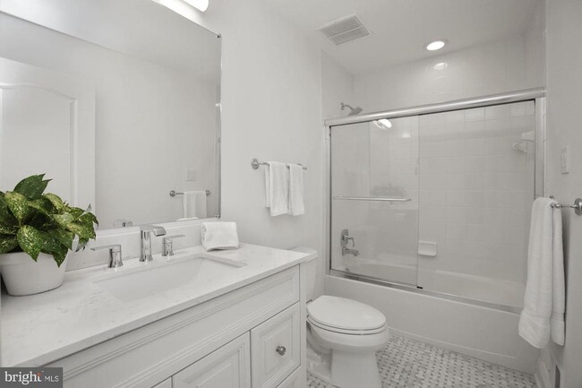 Building Photo - 4910 Montgomery Ln