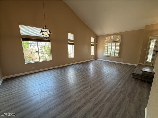 Building Photo - 2113 Desert Pines St