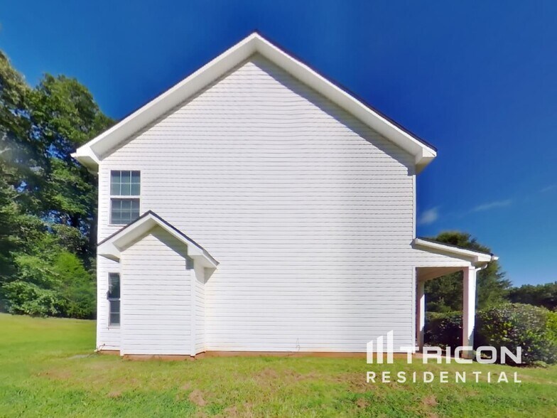 Building Photo - 460 Arthurs Ln