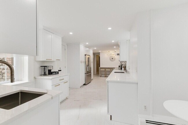 Building Photo - 58 Montebello Rd