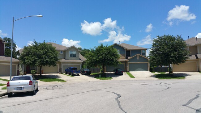 Building Photo - 2422 Allred Dr