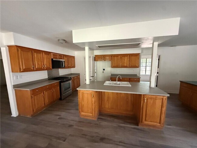 Building Photo - 2333 Burgett Rd