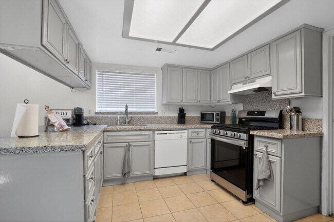 Building Photo - 4505 Gardenwood Ln