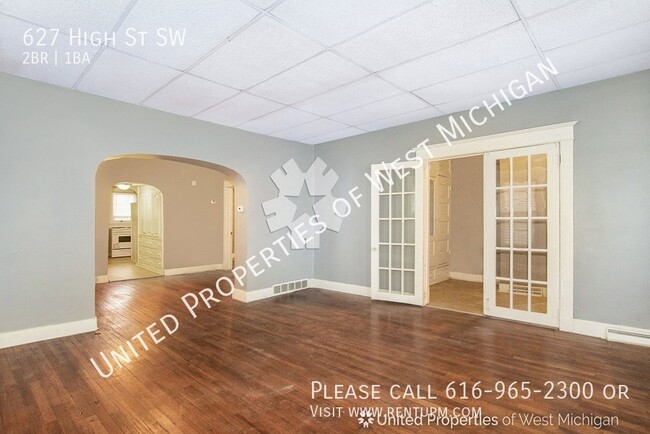 Building Photo - Available Now |2 Bed 1 Bath Lower Level Ap...