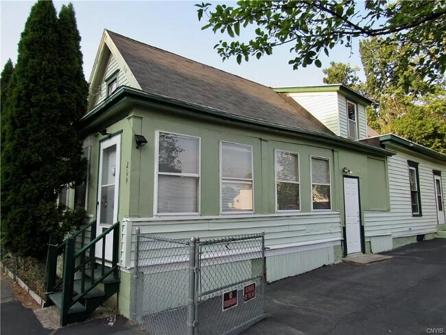 Building Photo - 209 Tioga St