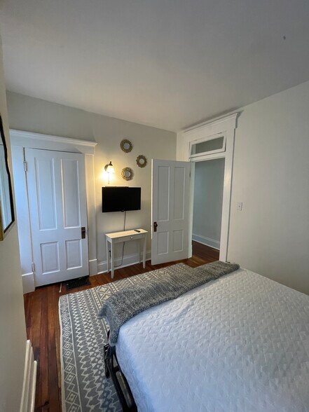 Building Photo - 297 Reinhard Ave