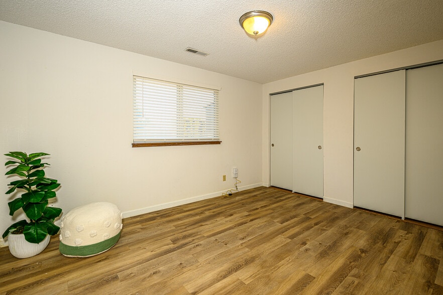 Bedroom 2 - 418 S Quillan Plz