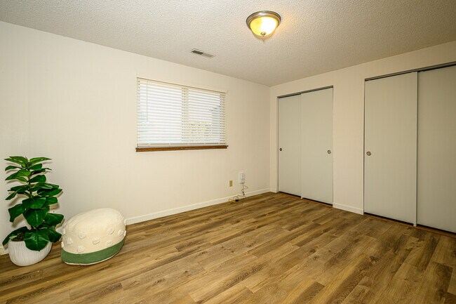 Bedroom 2 - 418 S Quillan Plz