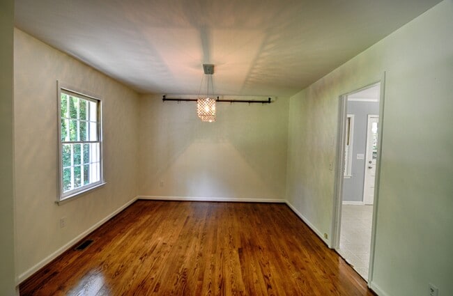 Building Photo - Lovely Ranch in Hope Valley North - Durham