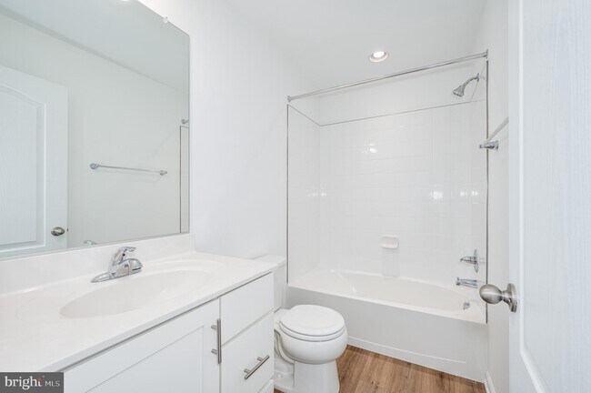 Building Photo - 301 Hillsdale Pl