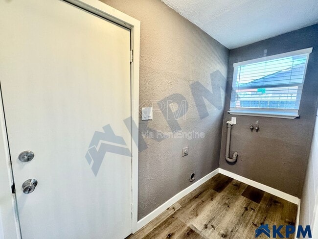 Building Photo - 316 S Gertrude Ave