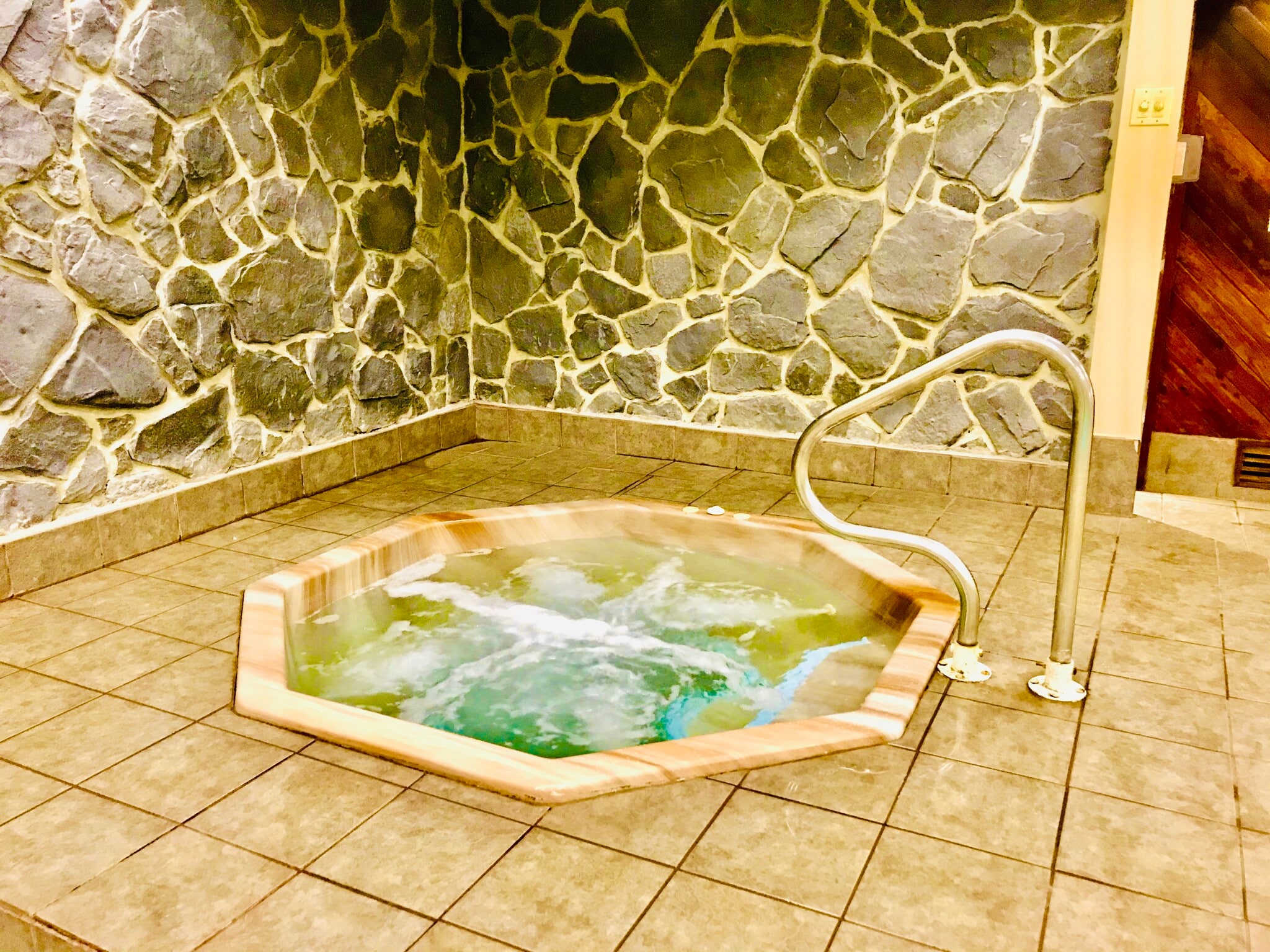 Hot Tub - 301 Pinnacle Inn Rd
