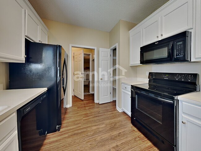 Building Photo - 4038 River Falls Dr