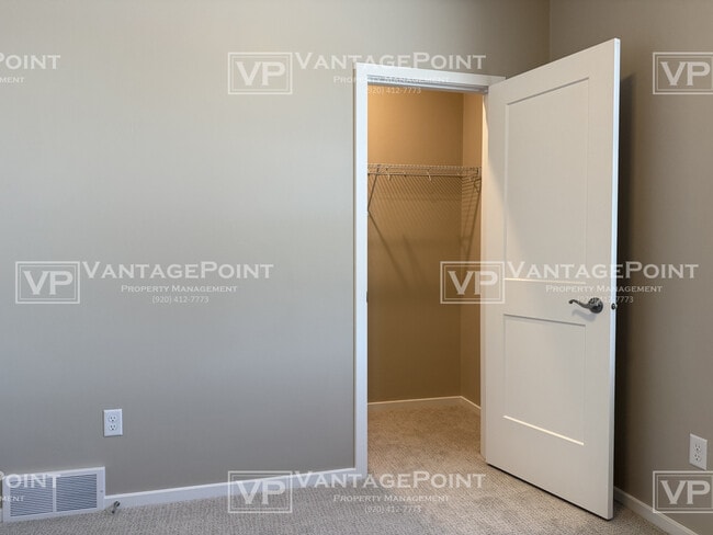 Building Photo - N9320 Gemstone Ct