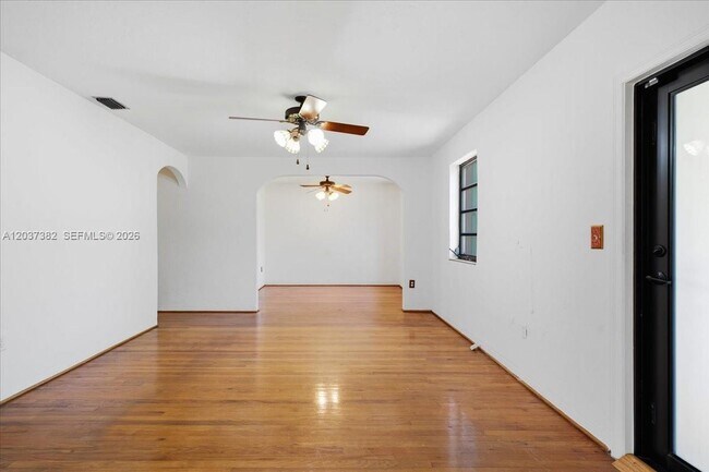 Building Photo - 2550 Trapp Ave