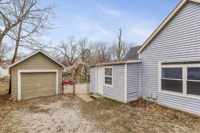 Building Photo - Charming 2 Bedroom Home with Granite Count...