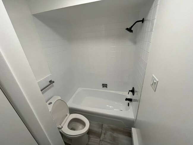 Building Photo - 17745 Rosewood Dr