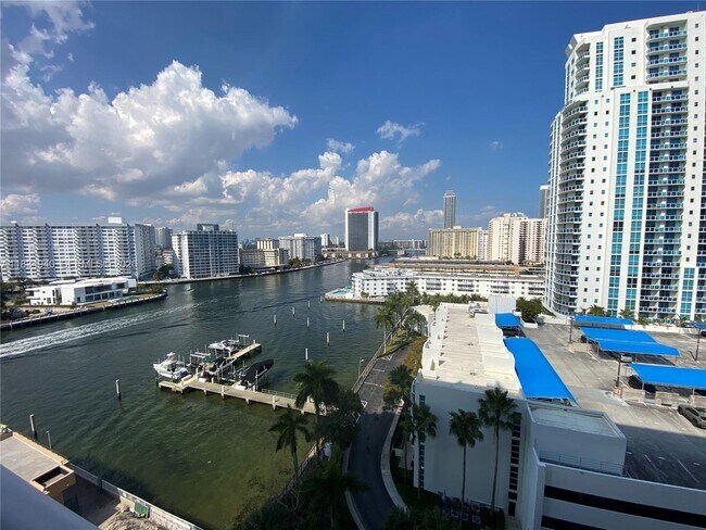 Building Photo - 1965 S Ocean Dr