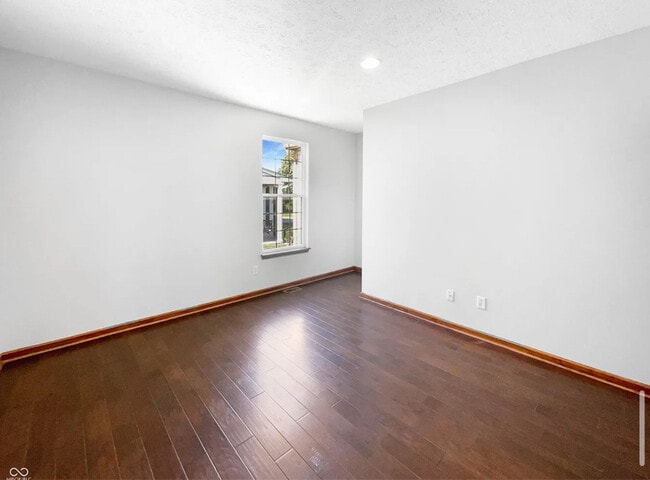 Building Photo - 2556 Greythorne Dr