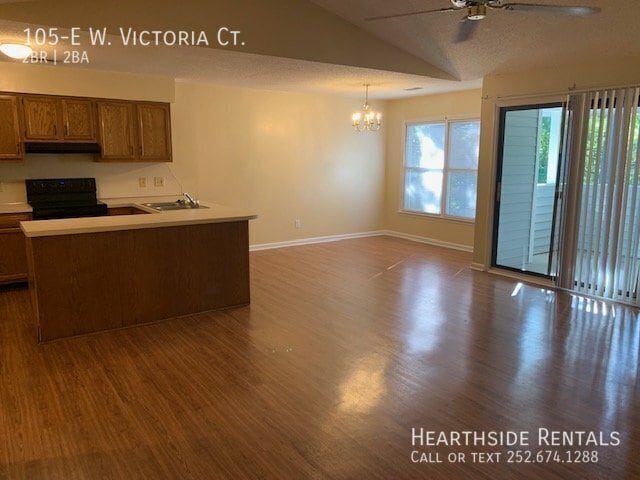 Building Photo - 105-E W Victoria Ct