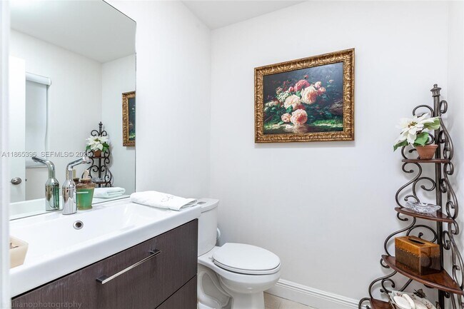 Building Photo - 4913 SW 32nd Way