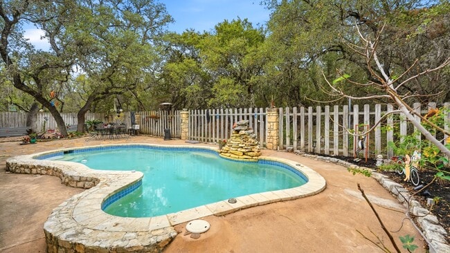 Building Photo - 19 Pebblebrook Ln