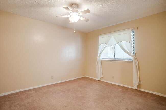 Building Photo - One Side of Very Nice Duplex West Granbury- 2 Bed, 2 Bath- 76049